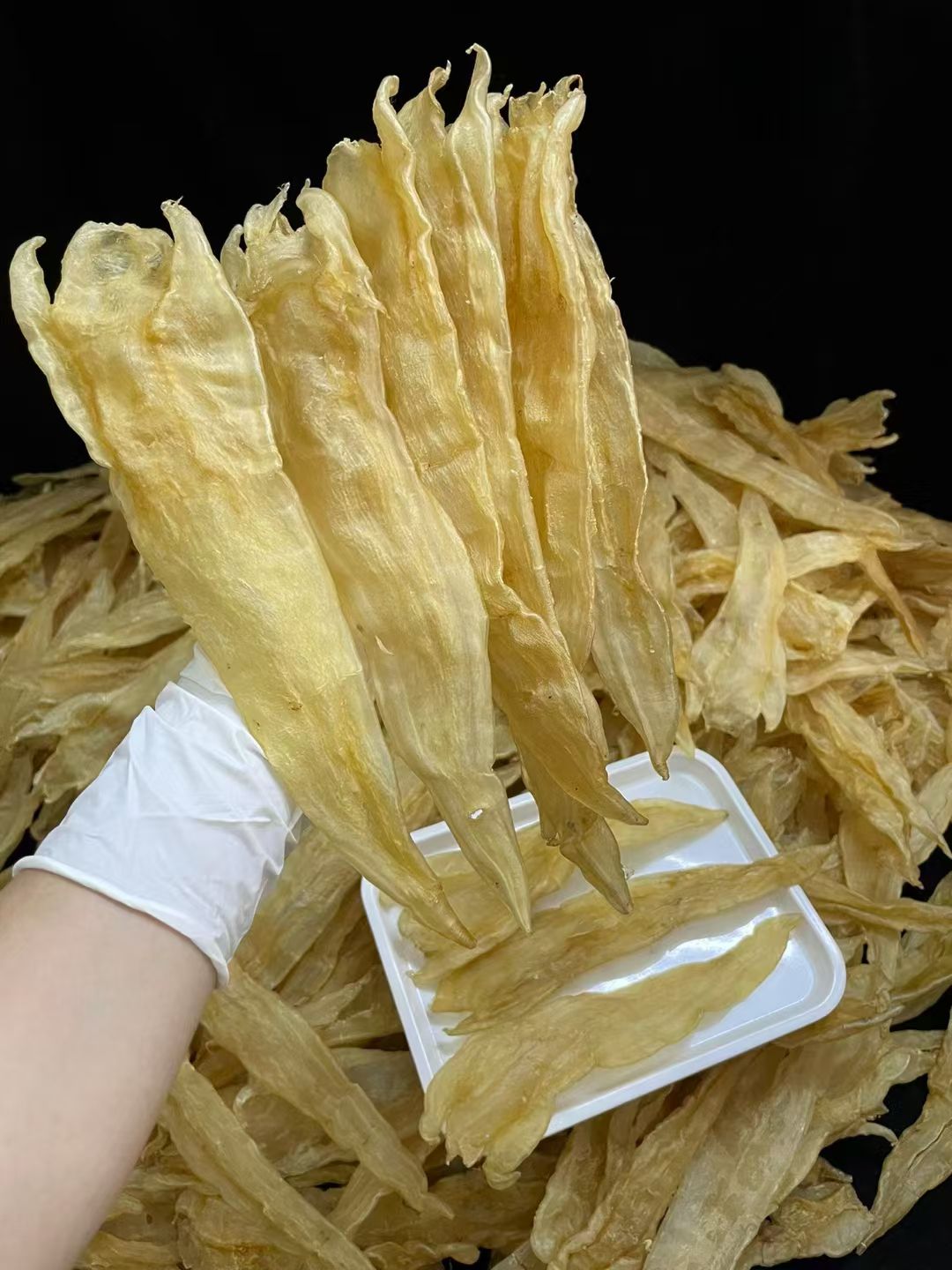 鱼胶开封后按批次和使用量分装储存实拍